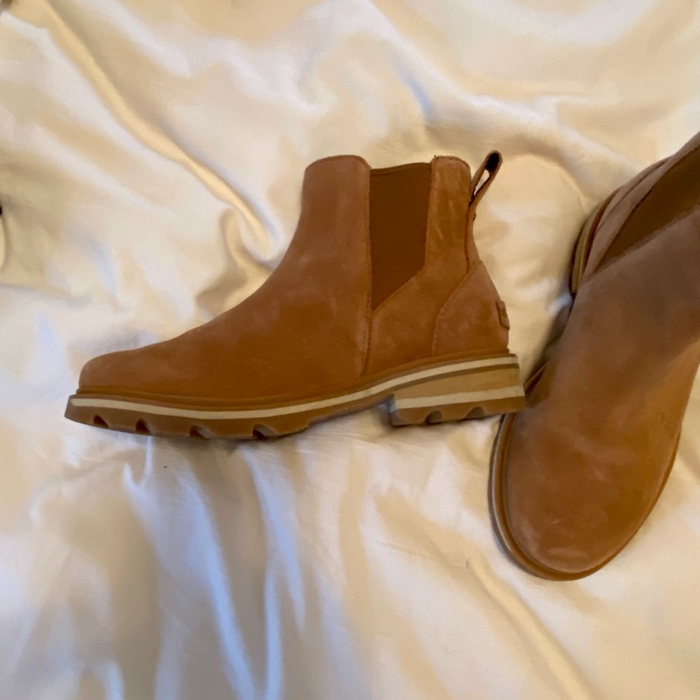 Sorel, waterproof, suede brown boots. Worn once. Size 7